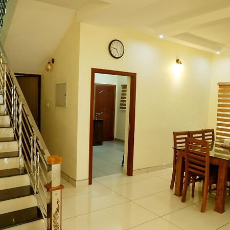 Clover Home Tiruvalla Exteriör bild