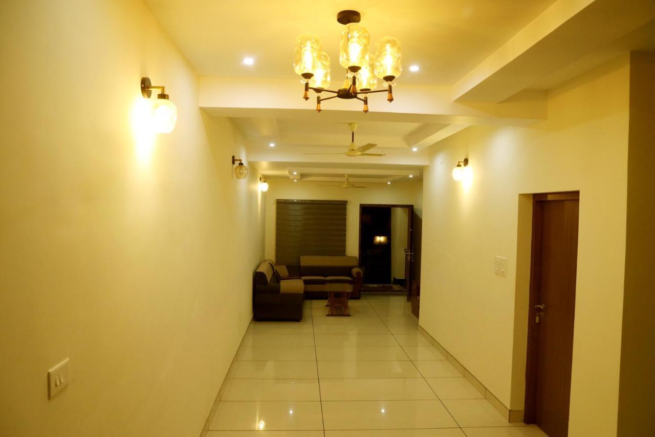 Clover Home Tiruvalla Exteriör bild